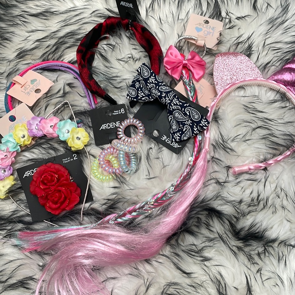 8 New Girls Hair Accessories. NWT from Ardene